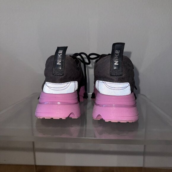 Athletic_Shoes